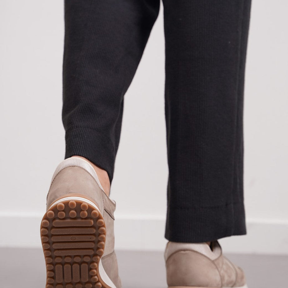 MONOTONE LEATHER SNEAKERS