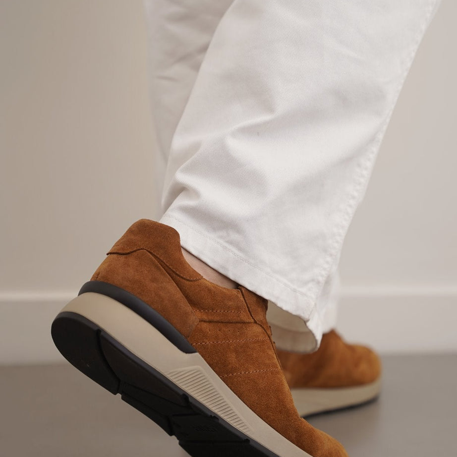 LACE-UP LEATHER SNEAKERS