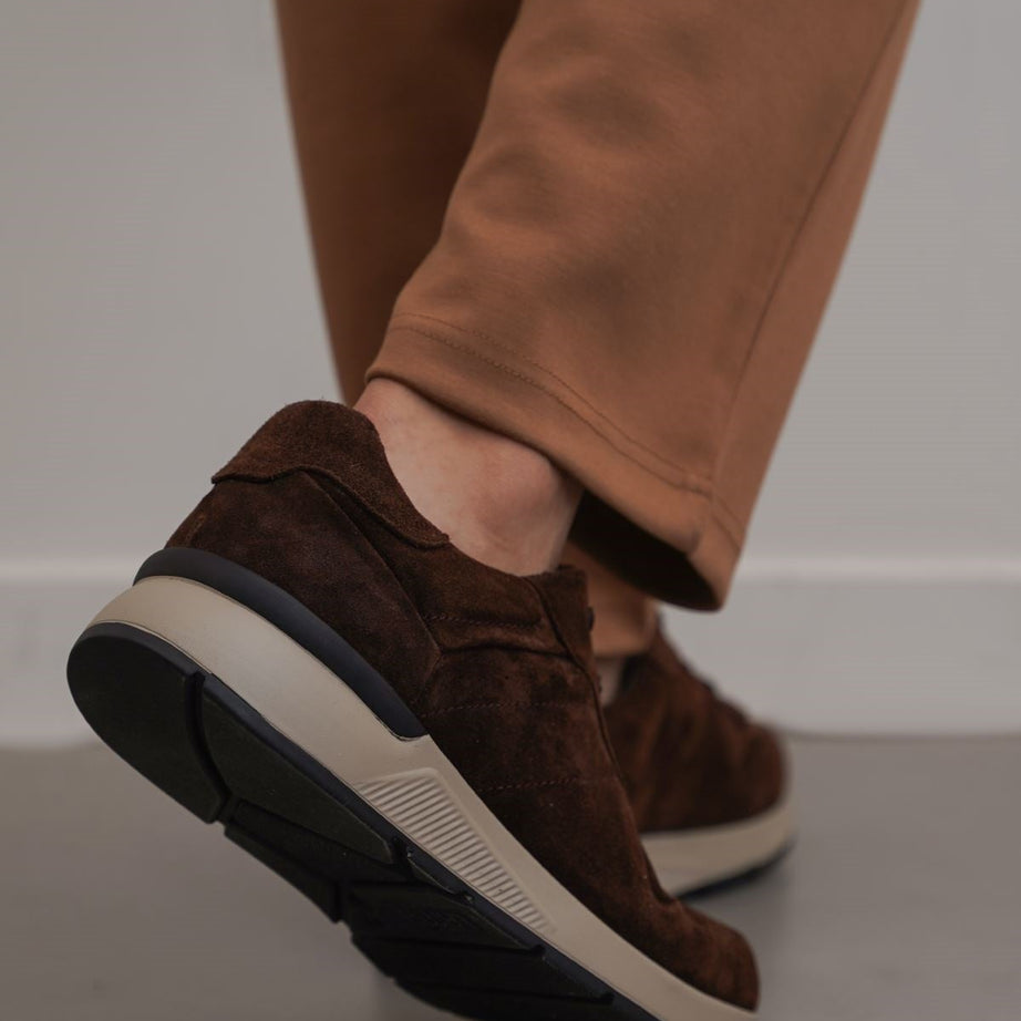 LACE-UP LEATHER SNEAKERS