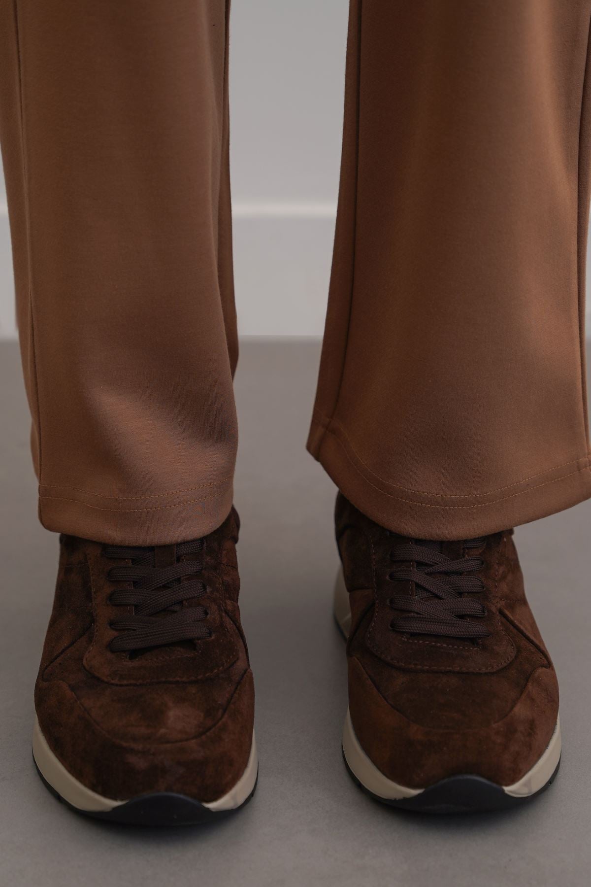 LACE-UP LEATHER SNEAKERS