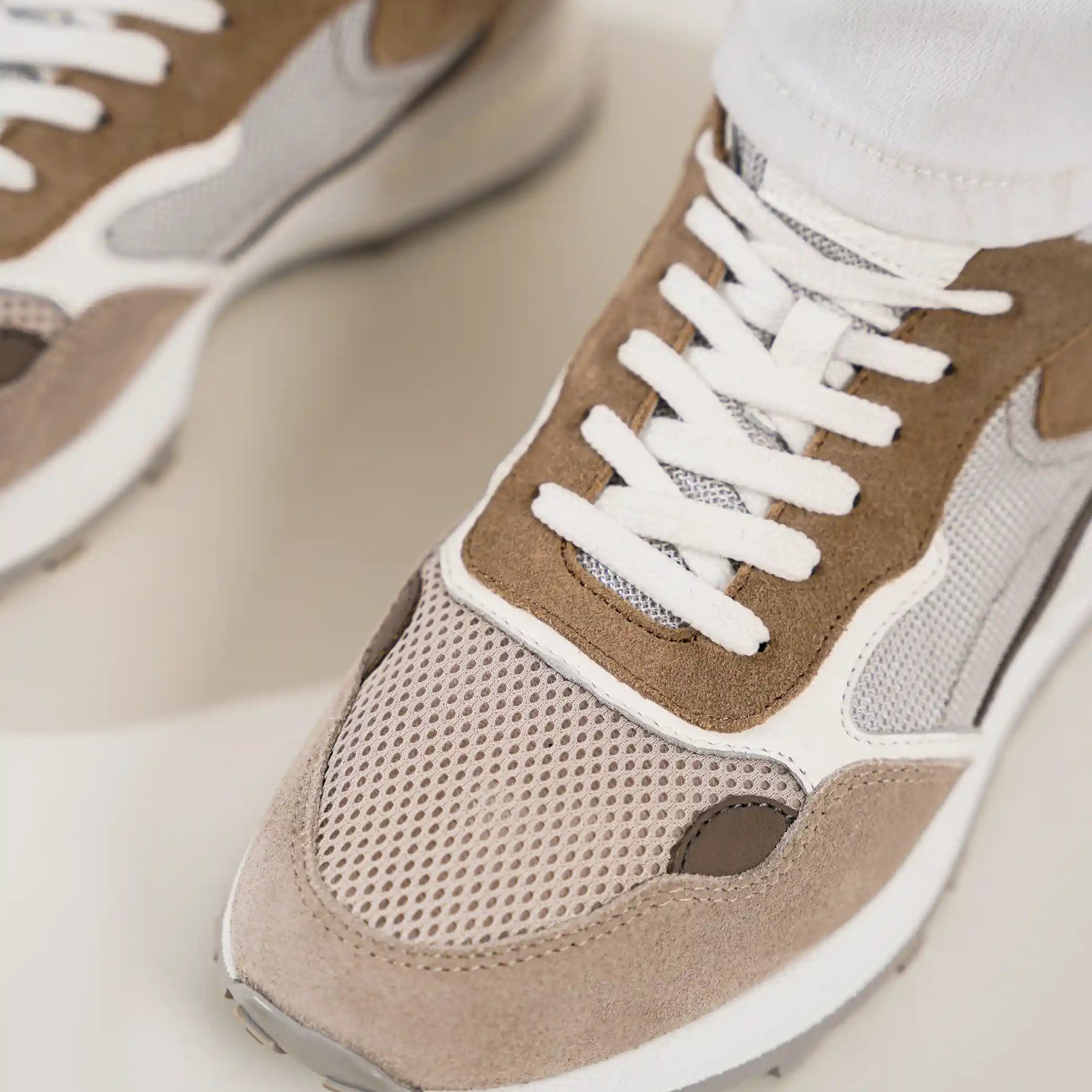 COLORBLOCK LEATHER SNEAKERS