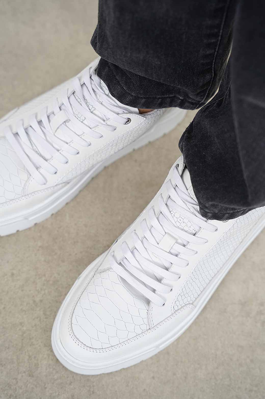 TEXTURED LEATHER SNEAKERS